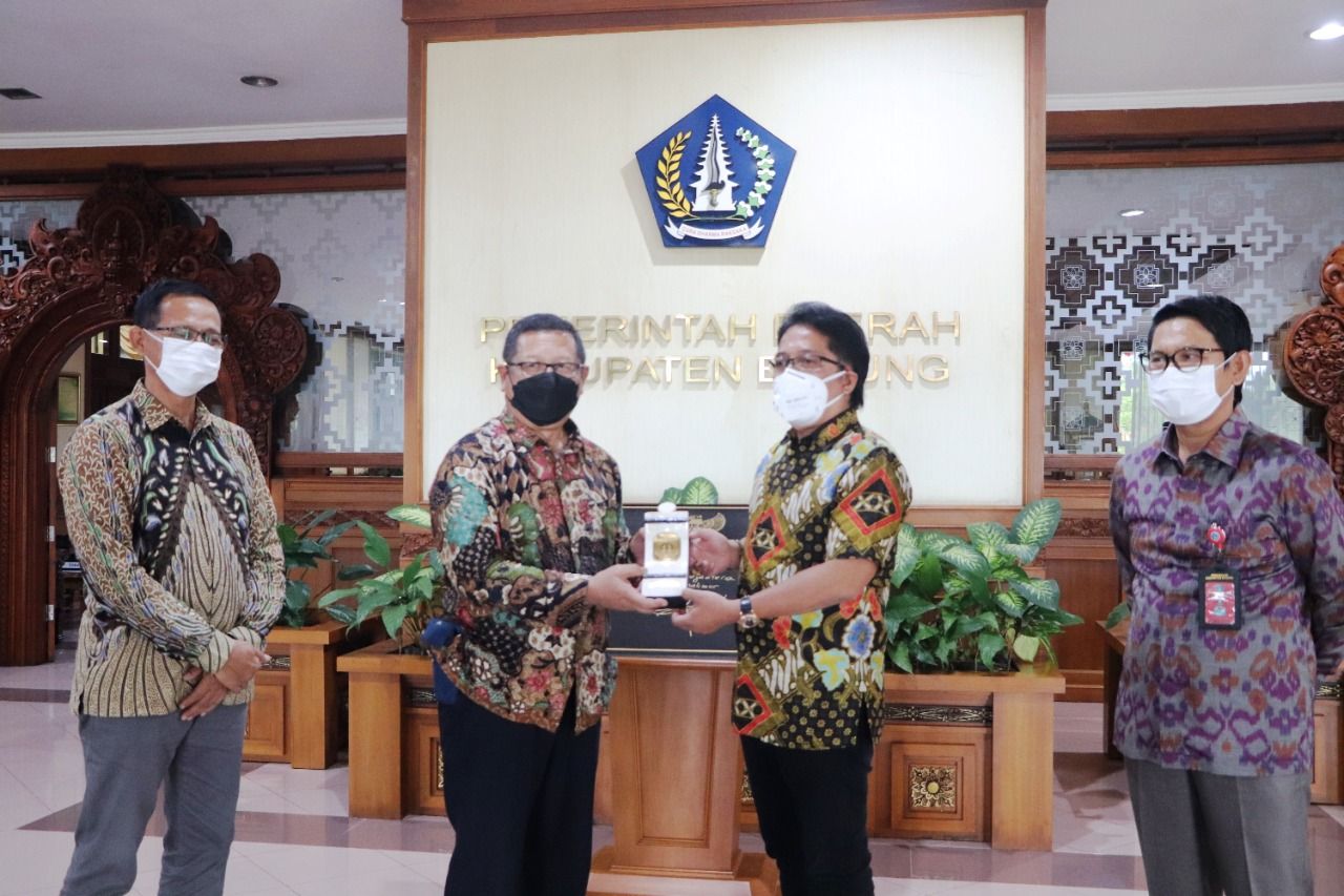 podiumnews.com-Giri Prasta Terima Kunja Bupati Tulungagung Pelajari Mall Pelayanan Publik
